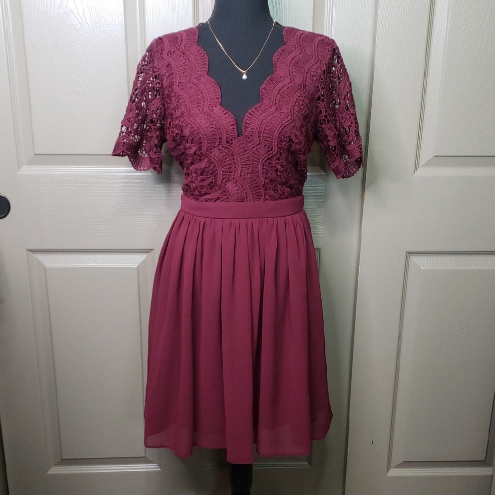 Lulu's Burgundy Lace V Neck Dress Size Large